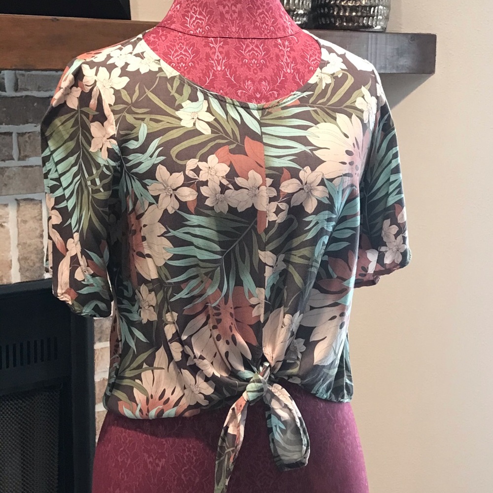 Tie front Top
